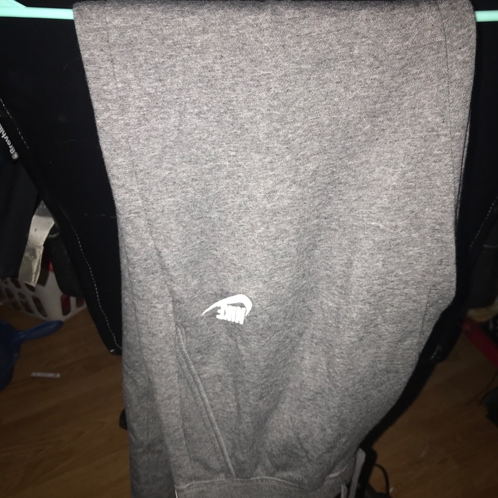 Women’s Nike sweatpants- ACCEPTING OFFERS!